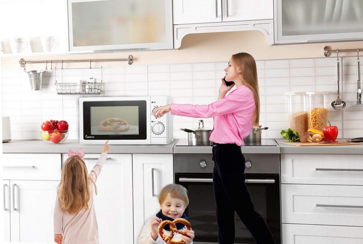 White 0.6 Cubic Feet Countertop Microwave Oven Q234