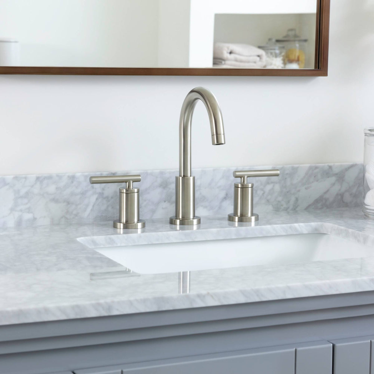 Polished Chrome Widespread Bathroom Faucet Q656