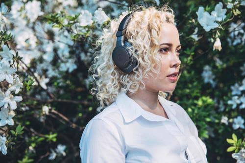 Wireless Over-Ear High Resolution Headphones (Black) R46550