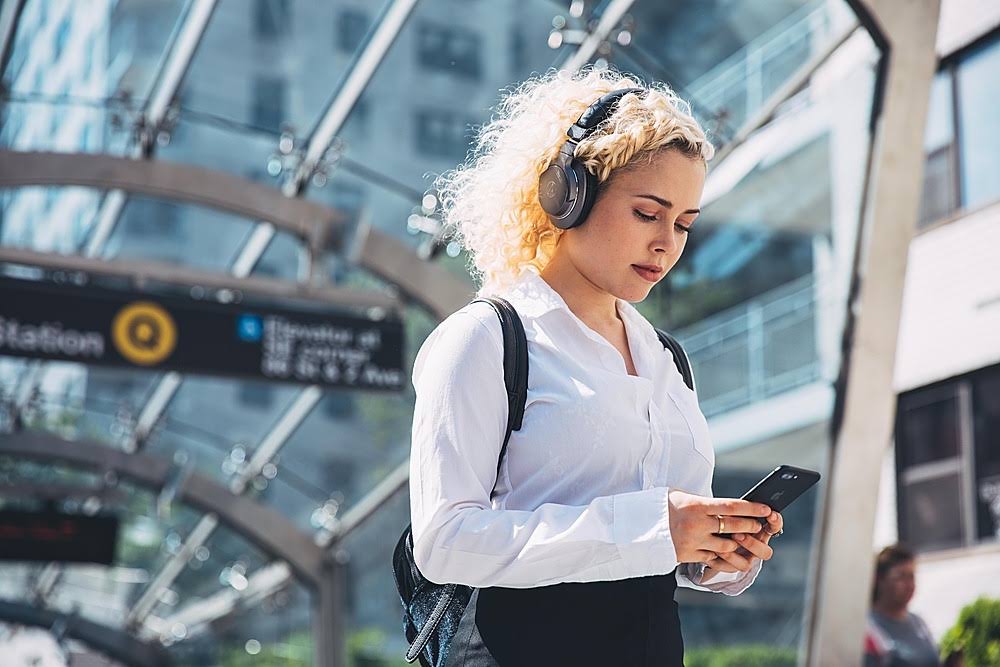 Wireless Over-Ear High Resolution Headphones (Black) R46550