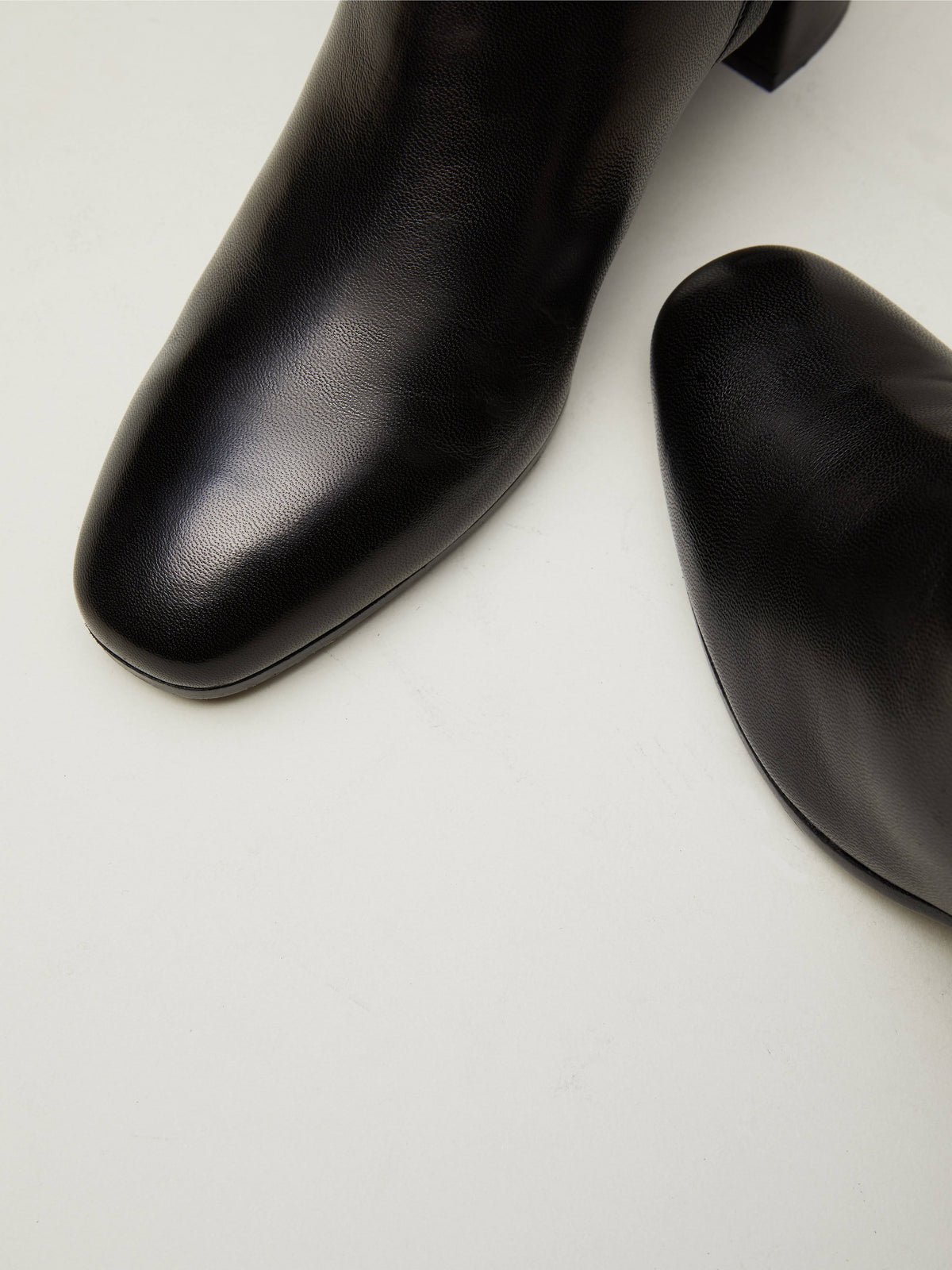 Black Leather Wrapped Heel Shoes E942055