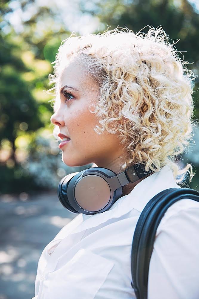 Wireless Over-Ear High Resolution Headphones (Black) R46550