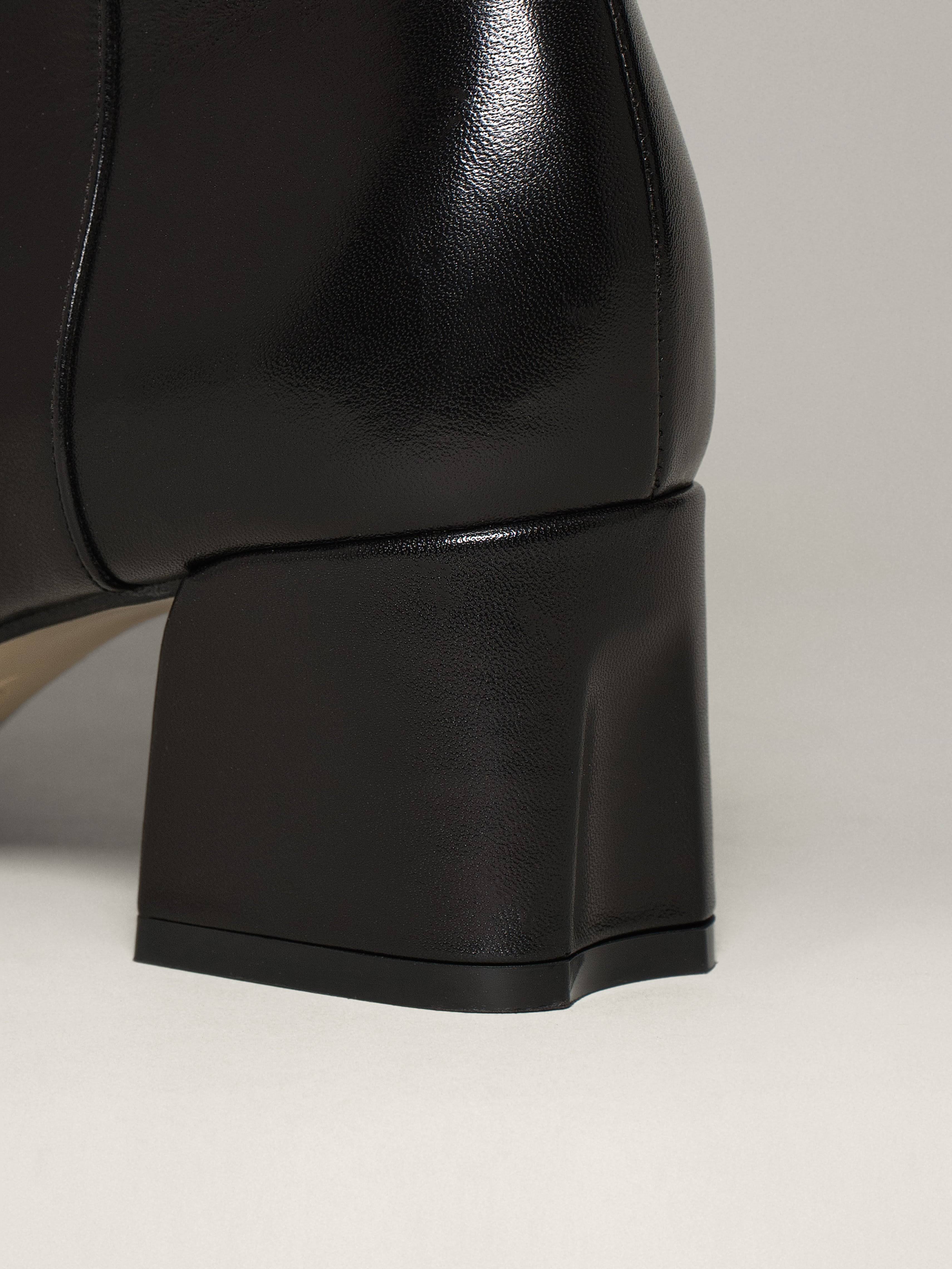 Black Leather Wrapped Heel Shoes E942055