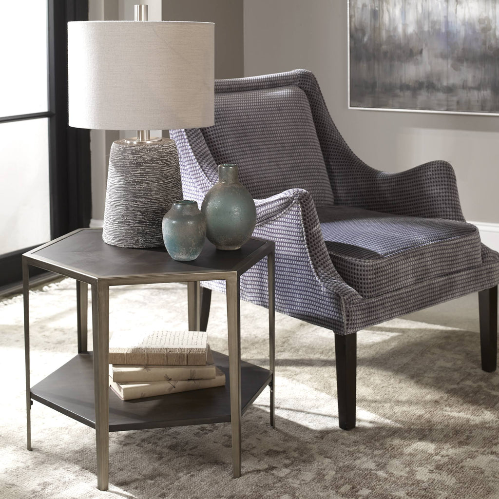Geometric Accent Table Y6176