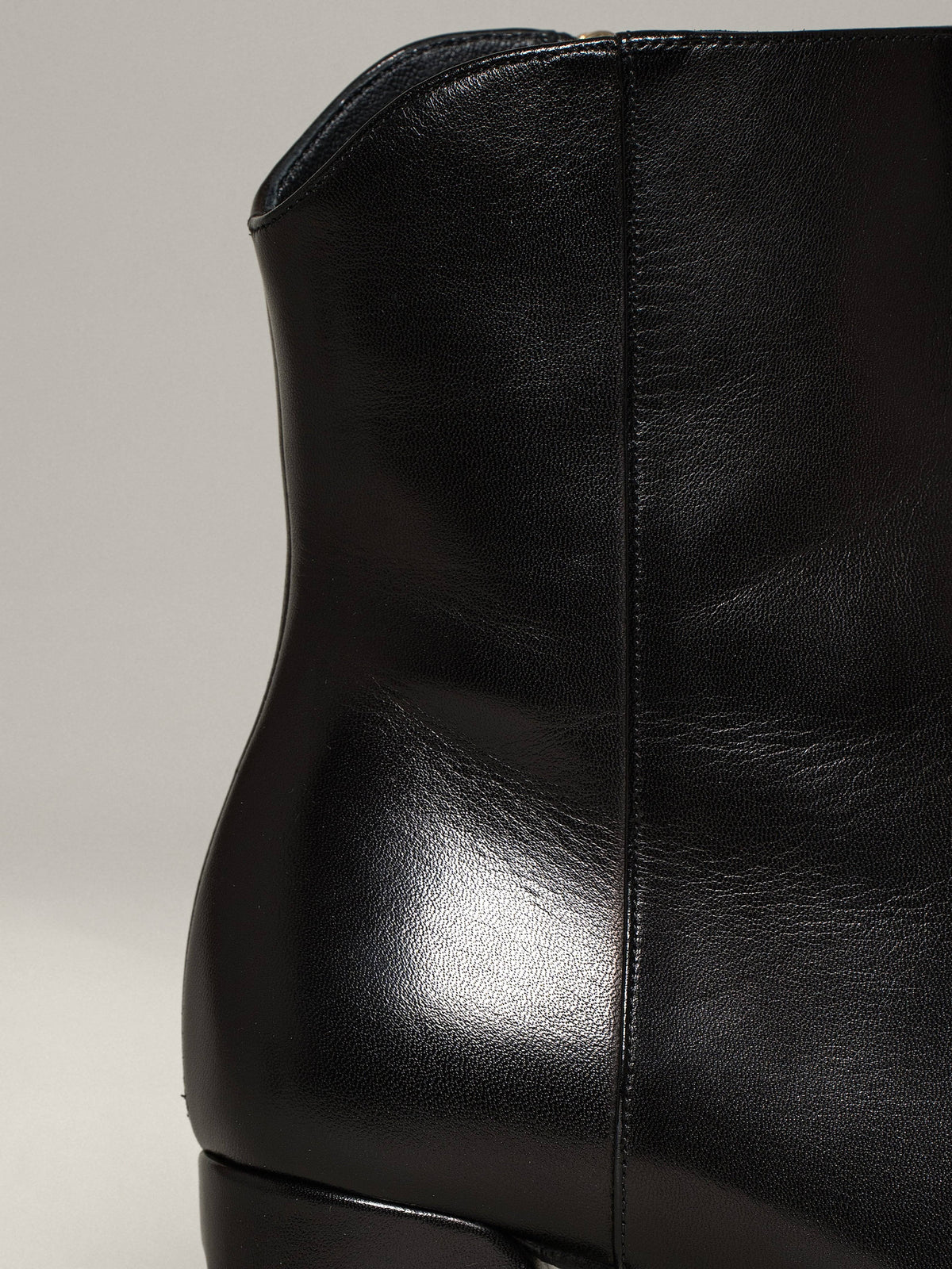 Black Leather Wrapped Heel Shoes E942055