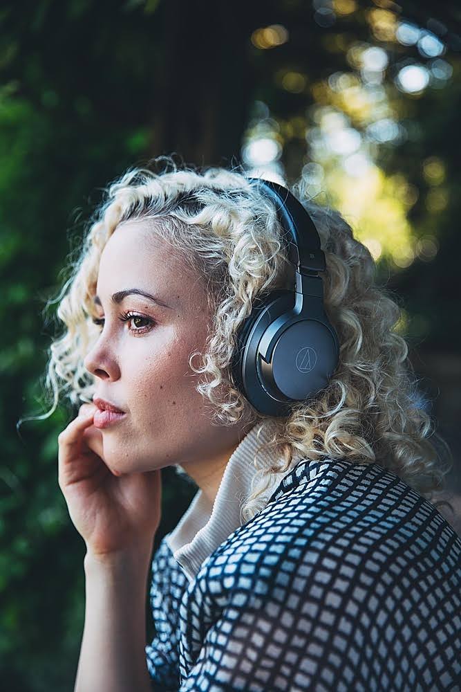 Wireless Over-Ear High Resolution Headphones (Black) R46550