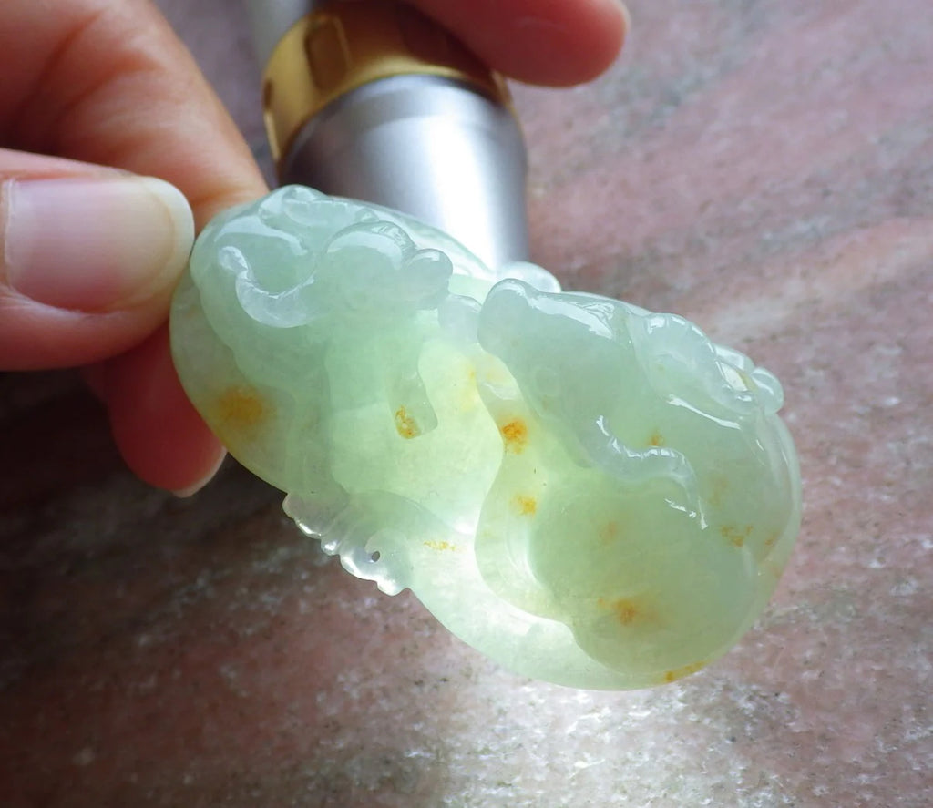 Green Hand Carved Natural Jade Zodiac Ox Pendant Necklace R39063