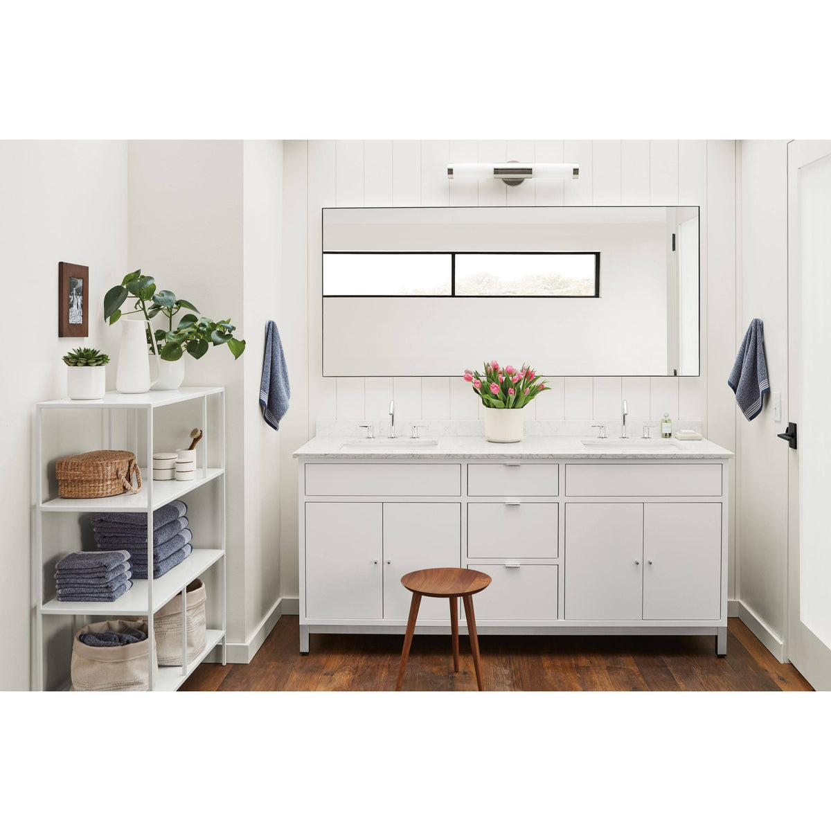 Gold Bookcase O97742