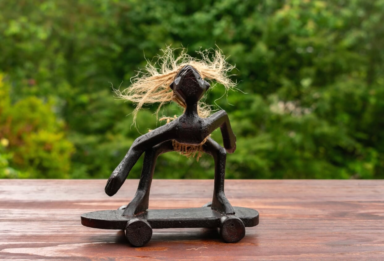 Handmade Wooden Skateboarding Statue Sculpture Tiki Bar Figurine W476658